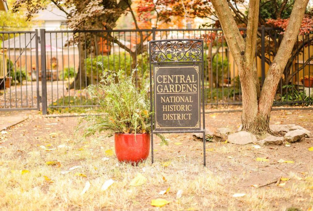 J Birds' Bungalow In The Heart Of Midtown ممفيس المظهر الخارجي الصورة