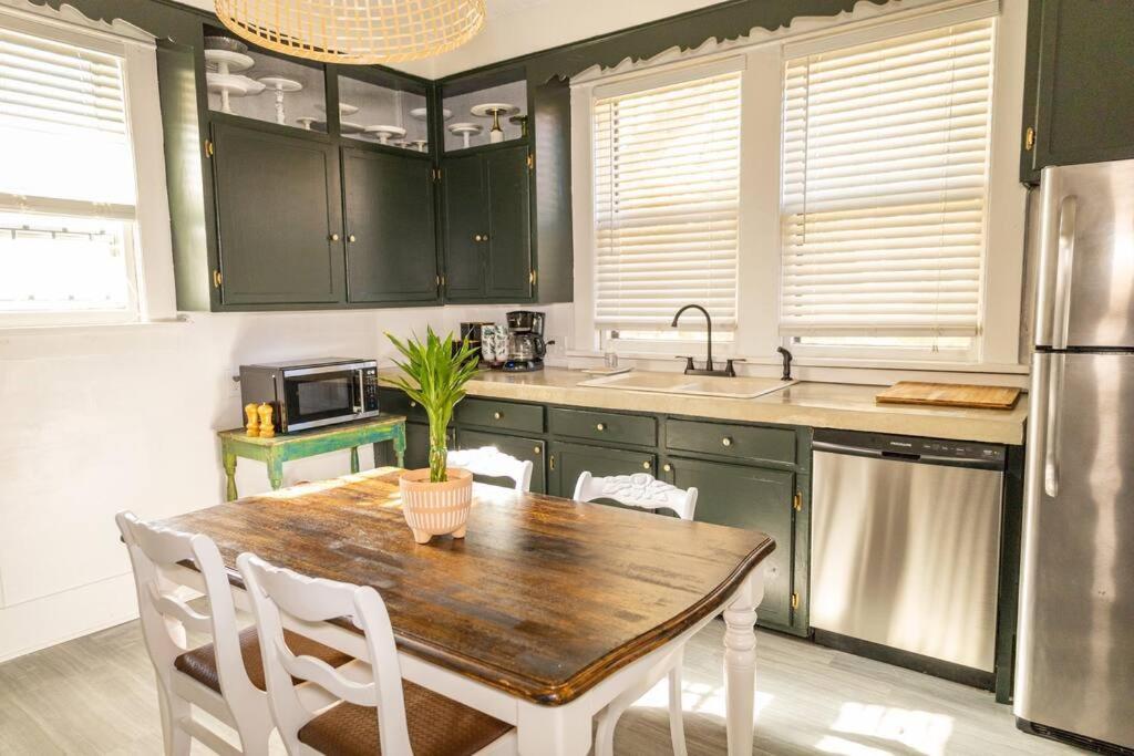 J Birds' Bungalow In The Heart Of Midtown ممفيس المظهر الخارجي الصورة